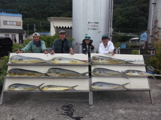7月5日 大阪 西田氏、トモさん 丹波  小柴氏 シイラ 90-120? 多数 (岬沖)シイラ残りは全部リリーイスしました、どれだけ釣れたか覚えていません。