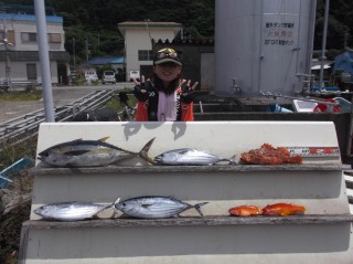 7月2日 大阪 神林トモさん キハダマグロ、カツオ アカハタ、オコゼ (岬流し釣り)